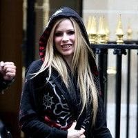 Avril Lavigne is all smiles as she leaves her Paris hotel photos | Picture 77876